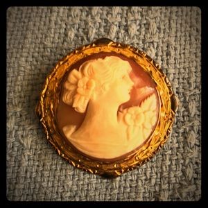 Truly Vintage Hayward real shell cameo brooch